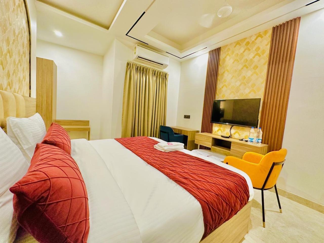 Hotel Hsp Plaza New Delhi Exterior photo