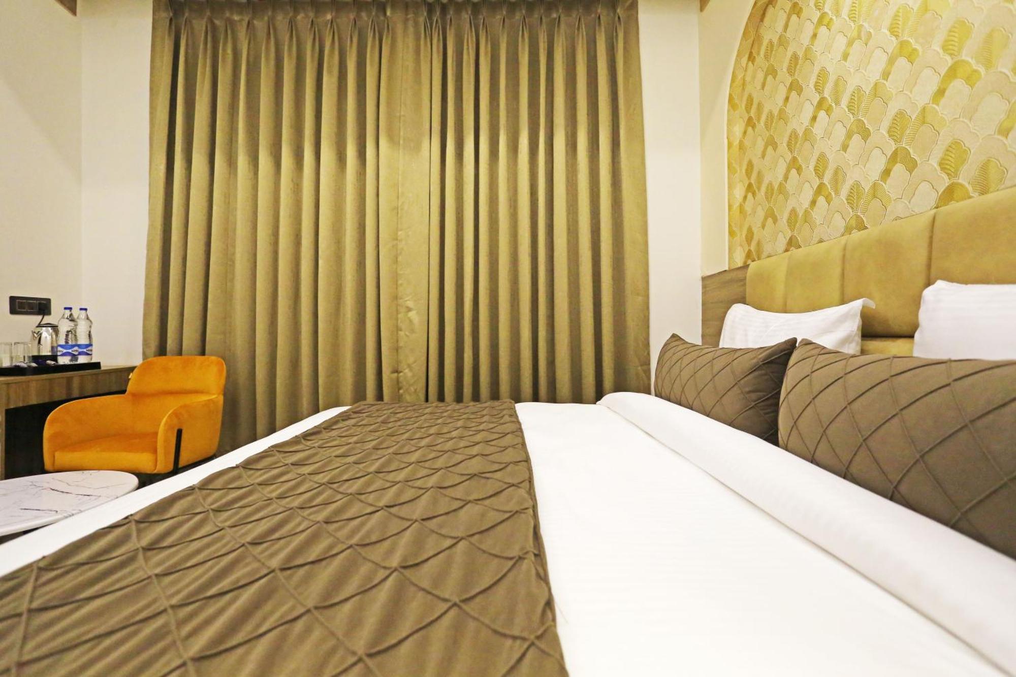 Hotel Hsp Plaza New Delhi Exterior photo