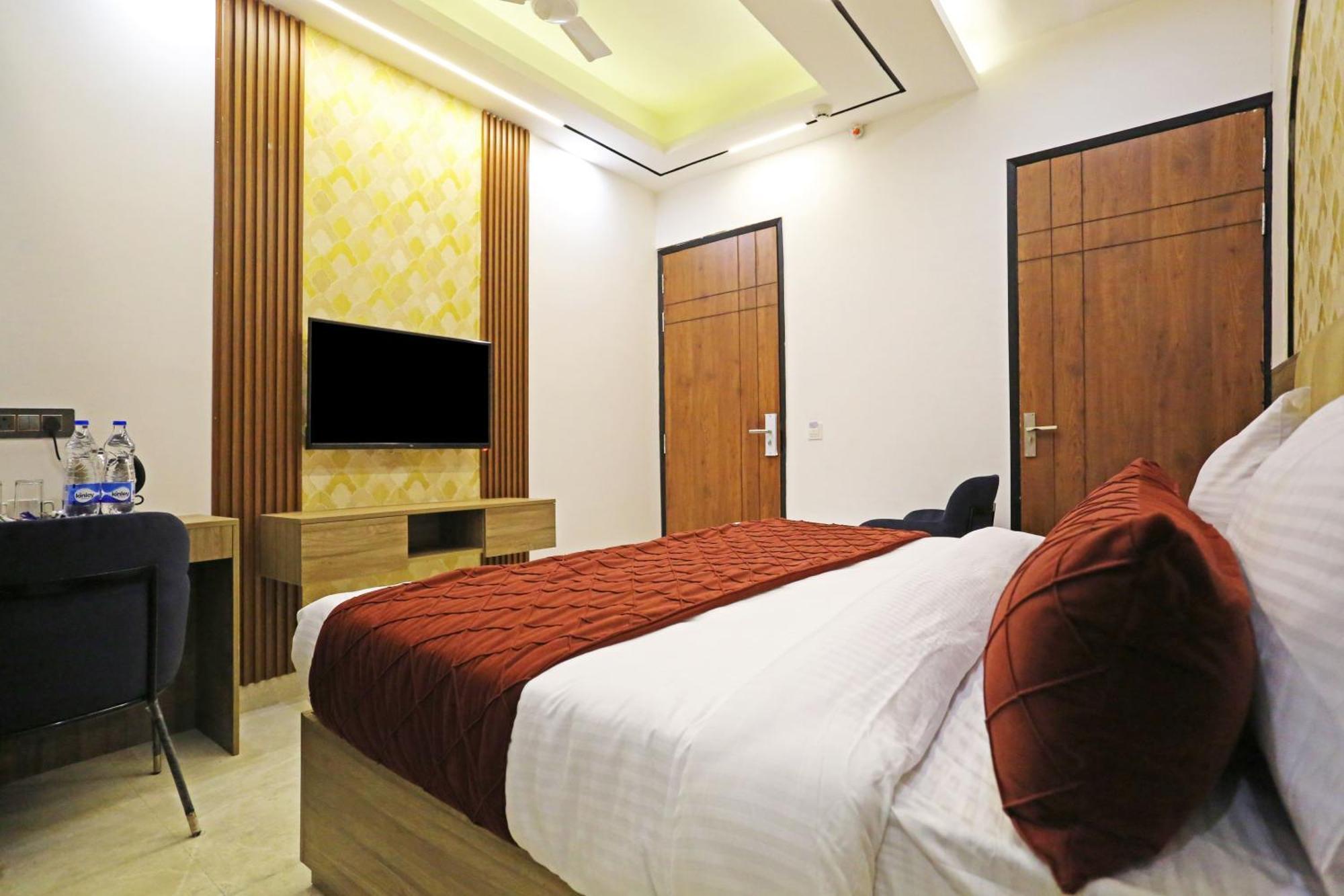Hotel Hsp Plaza New Delhi Exterior photo
