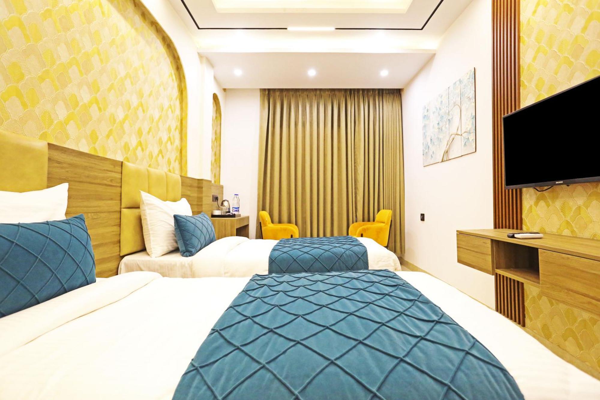 Hotel Hsp Plaza New Delhi Exterior photo